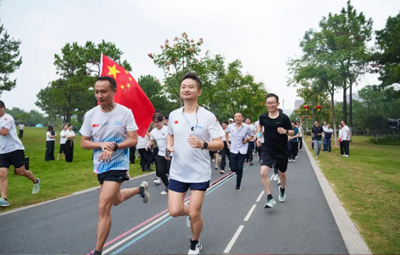 同心筑夢 共慶華誕丨中節能國禎第四屆“歡樂迎國慶 環湖健步走”活力開啟